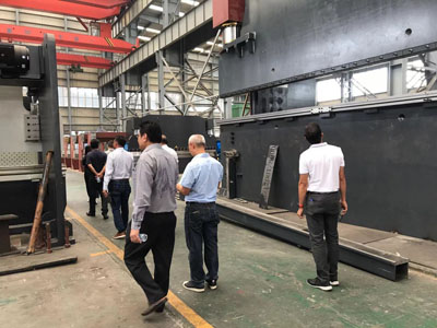 Japanese customers to check CNC Shteel Metal bending machine